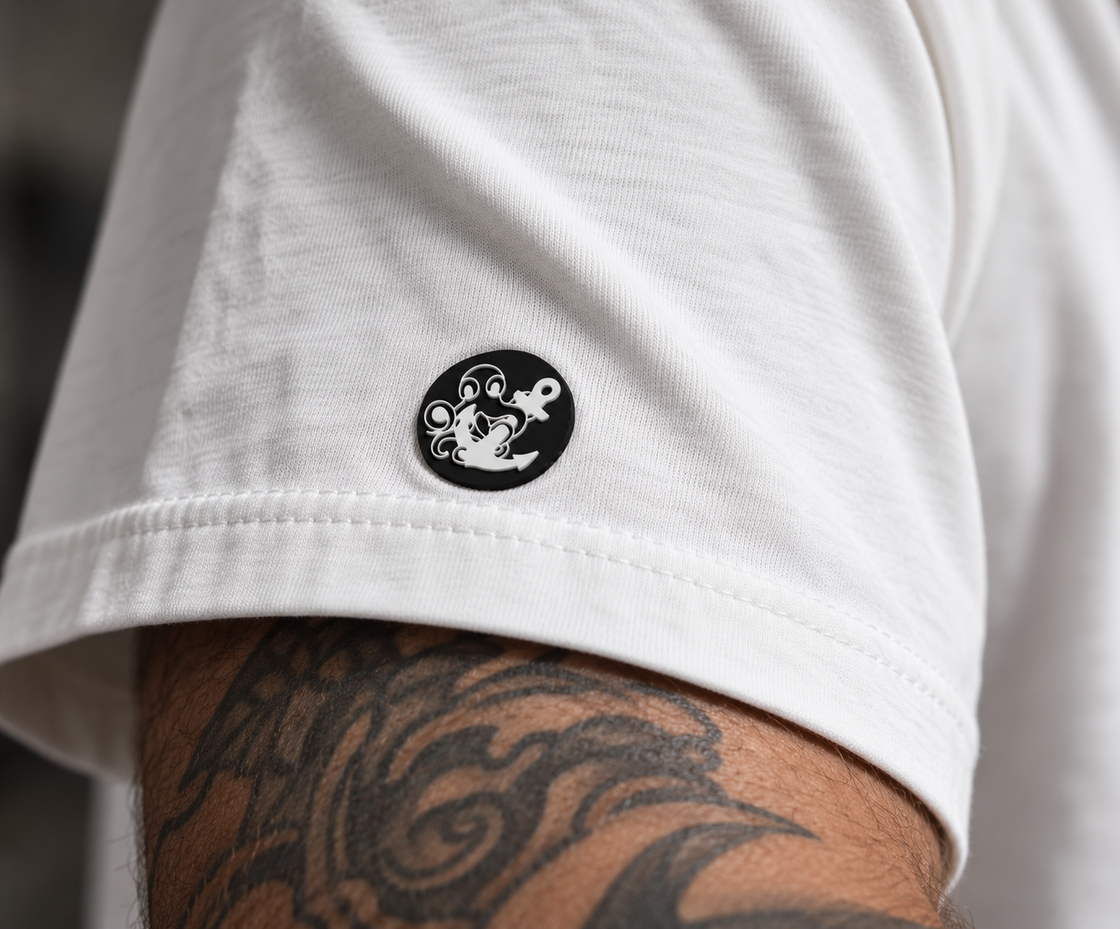 WRENS T-shirt signature right sleeve detail